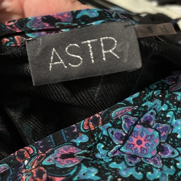 ASTR Flowy Dress Size Small - Picture 5 of 6